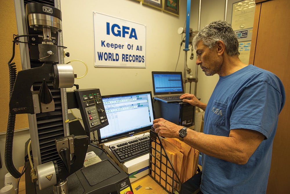 Testing fishing knots at the IGFA